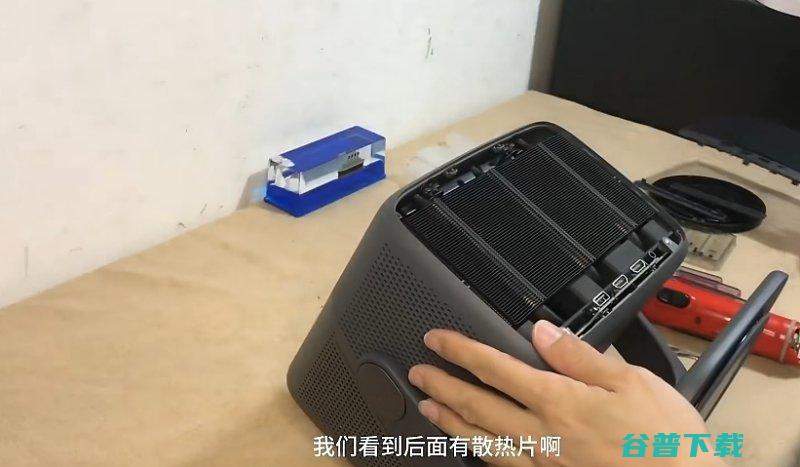 坚果N1拆机全方面拆解带你了解坚果N1