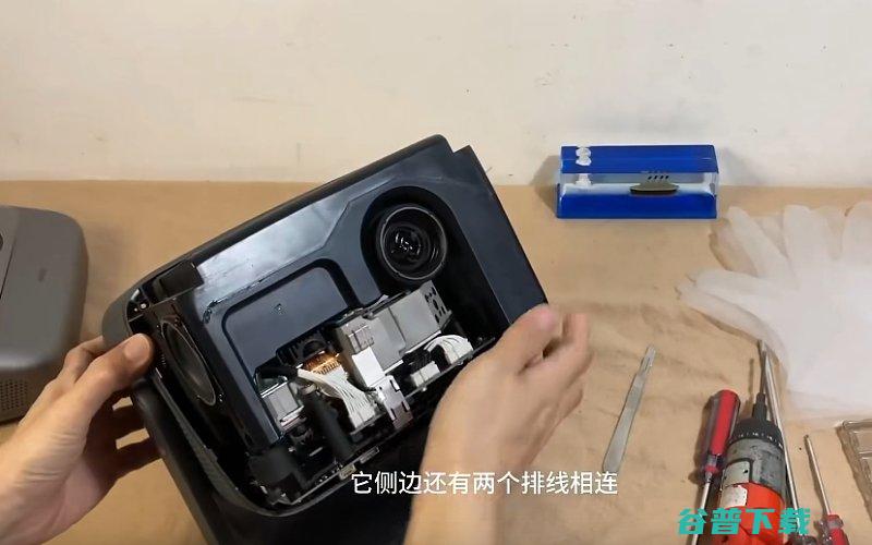 坚果N1拆机全方面拆解带你了解坚果N1