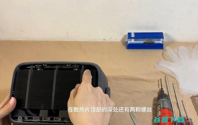 坚果N1拆机全方面拆解带你了解坚果N1