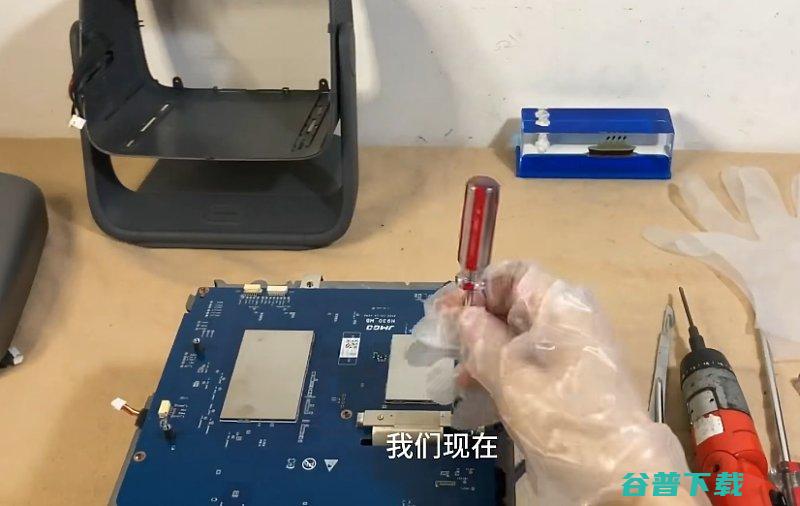 坚果N1拆机全方面拆解带你了解坚果N1