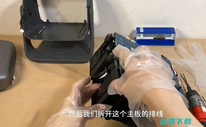 坚果N1拆机全方面拆解带你了解坚果N1