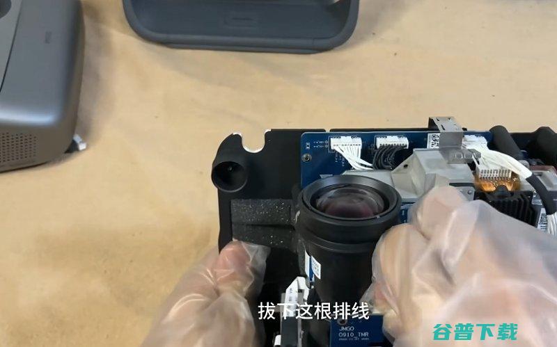 坚果N1拆机全方面拆解带你了解坚果N1