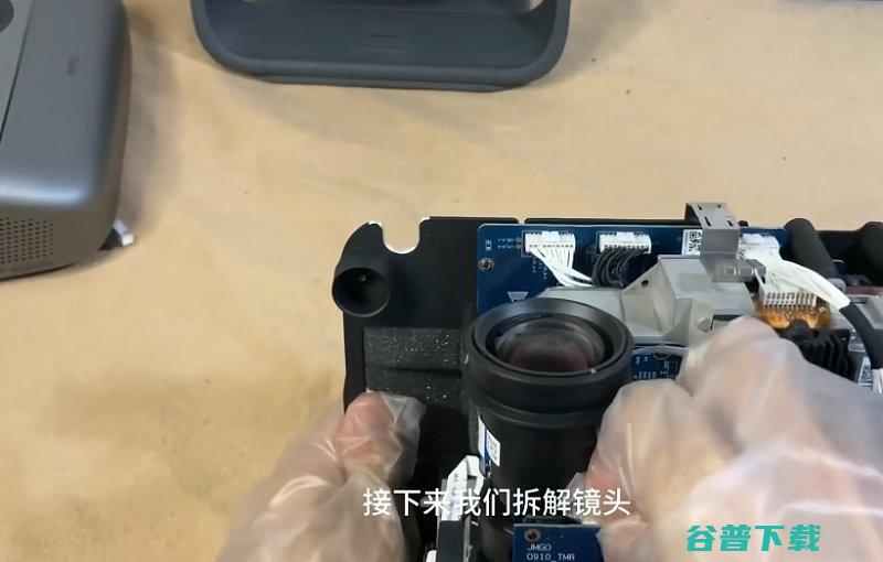 坚果N1拆机全方面拆解带你了解坚果N1