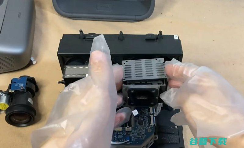 坚果N1拆机全方面拆解带你了解坚果N1