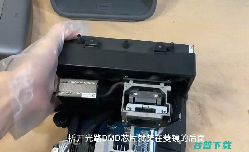 坚果N1拆机全方面拆解带你了解坚果N1