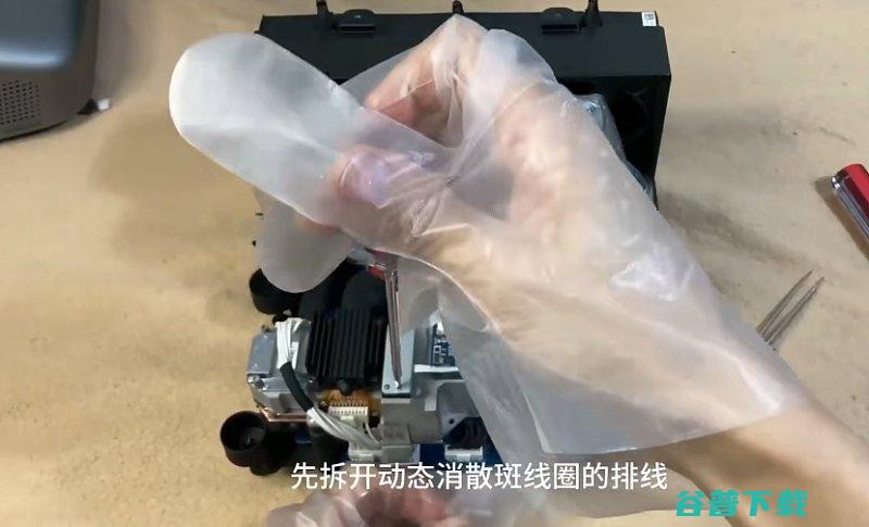 坚果N1拆机全方面拆解带你了解坚果N1