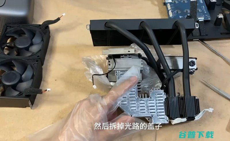 坚果N1拆机全方面拆解带你了解坚果N1