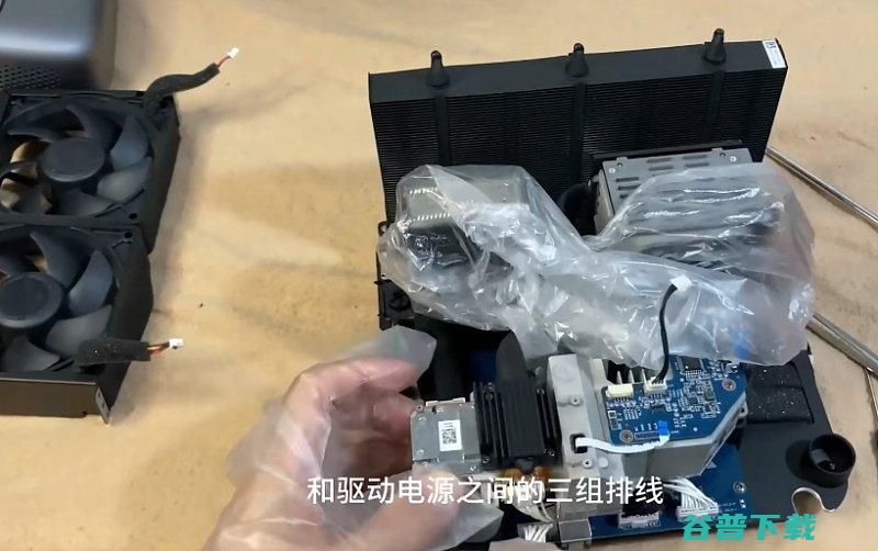 坚果N1拆机全方面拆解带你了解坚果N1
