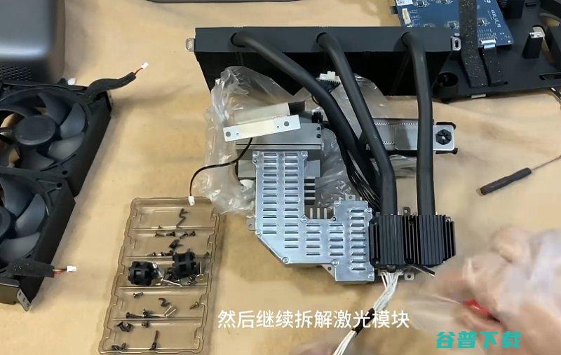 坚果N1拆机全方面拆解带你了解坚果N1