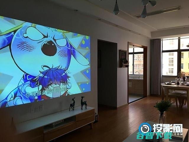 享受百寸大屏的观影体验坚果J7智能投影评测百寸