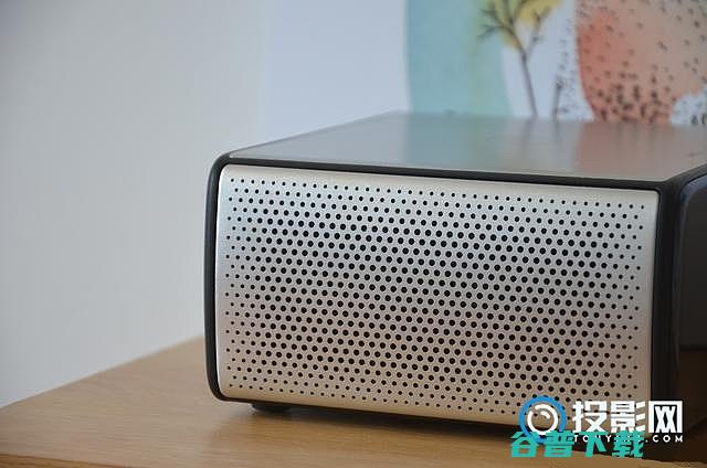 小户型也能拥有百寸大屏体验W700体