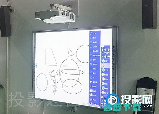 日立超短焦激光投影机亮相上海教育装备会 (日立超短焦激光投影仪)