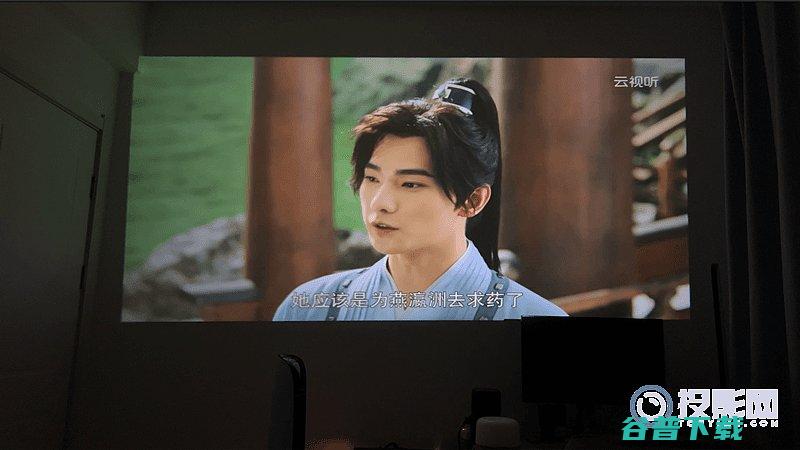 从朋友家借来体验千元机哈趣H1投影到底什么水平