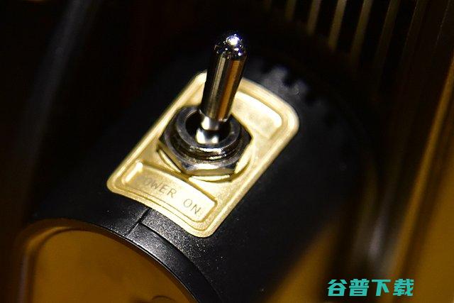 坚果1895投影仪典雅设计超强带感的放映堪比