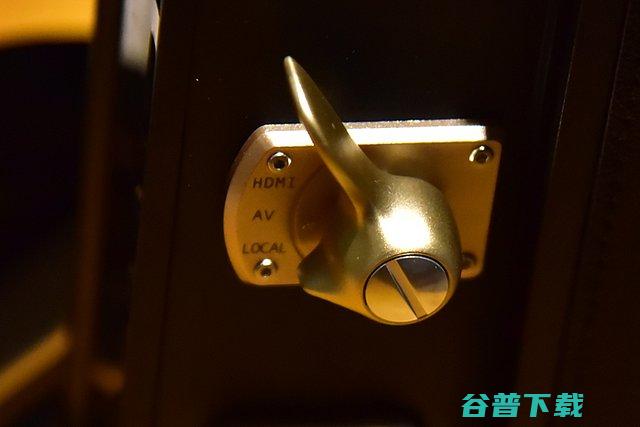 坚果1895投影仪典雅设计超强带感的放映堪比