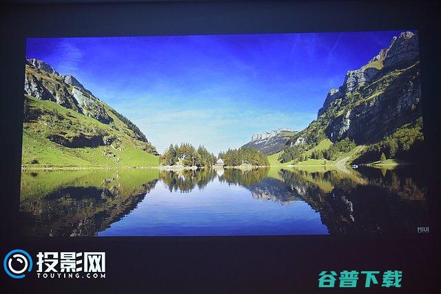 坚果1895投影仪典雅设计超强带感的放映堪比