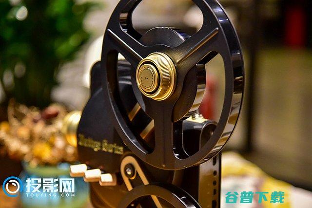 坚果1895投影仪典雅设计超强带感的放映堪比