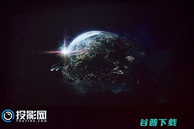 坚果1895投影仪典雅设计超强带感的放映堪比
