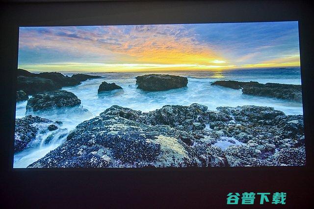 坚果1895投影仪典雅设计超强带感的放映堪比