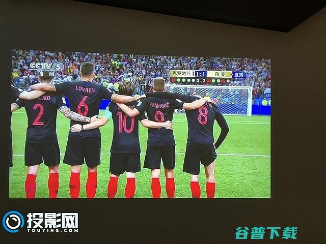 LED智能微投评测坚果G7大画面看球才带劲led微亮
