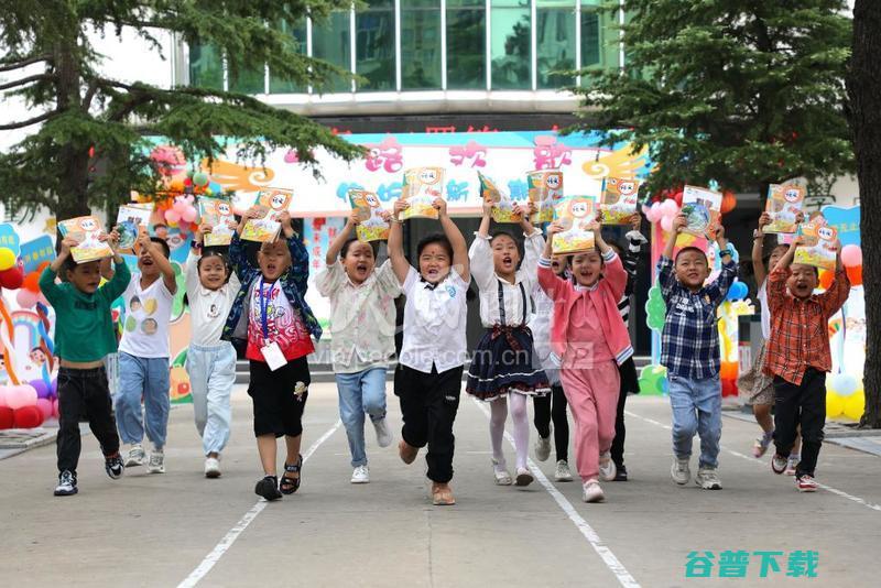 安徽一小学生炸毁学校事件
