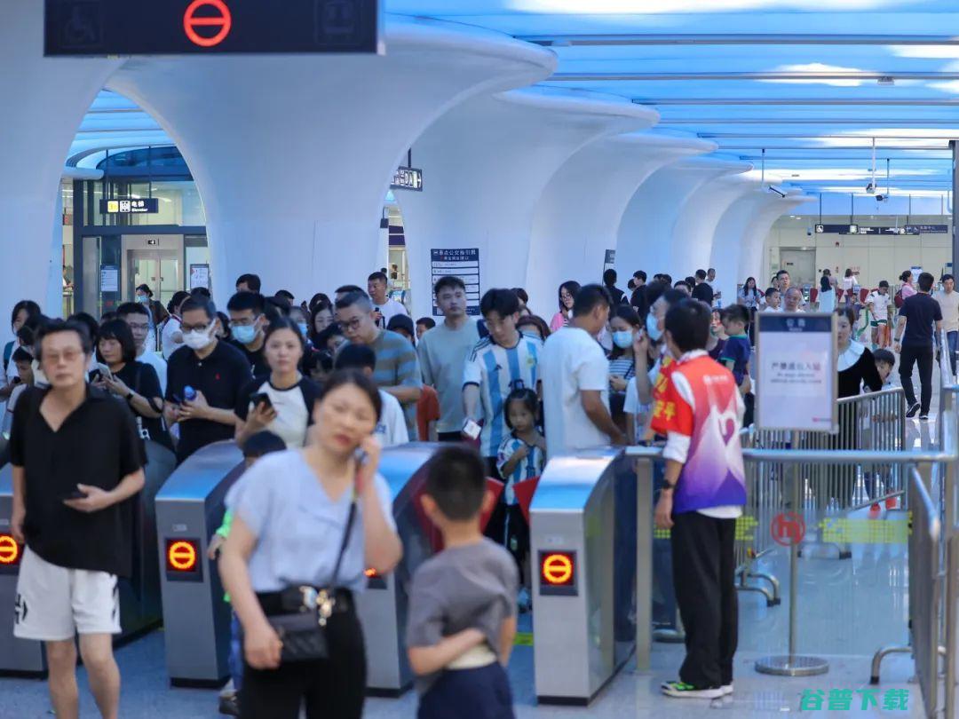 杭州地铁回应带油纸伞不能乘地铁