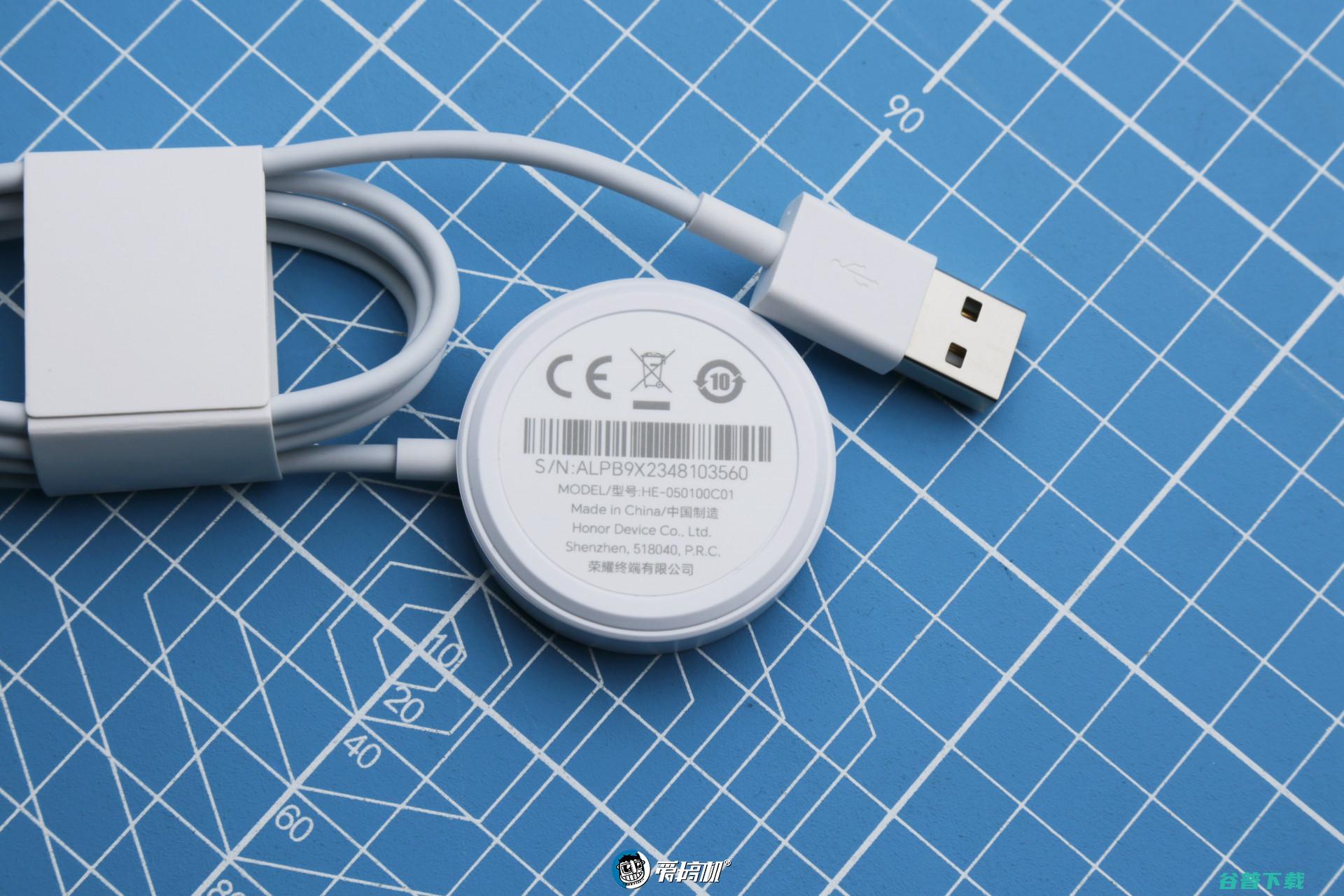 999元用eSIM，荣耀手表4：那个荣耀回来了！