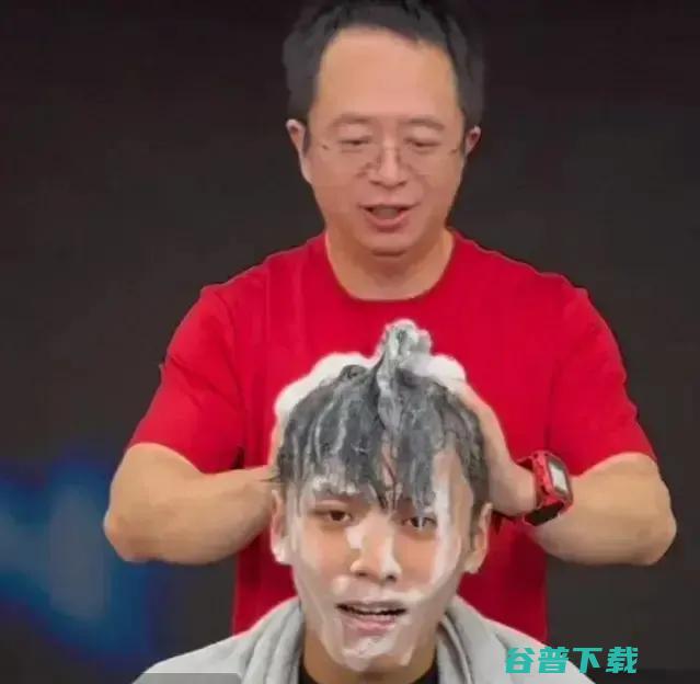 字节新加坡办公室发生大规模食物中毒事件，回应；罗永浩遭投资人炮轰：4亿还款大部分不是他挣的；客户退保被平安人寿业务员上门辱骂丨雷峰早报