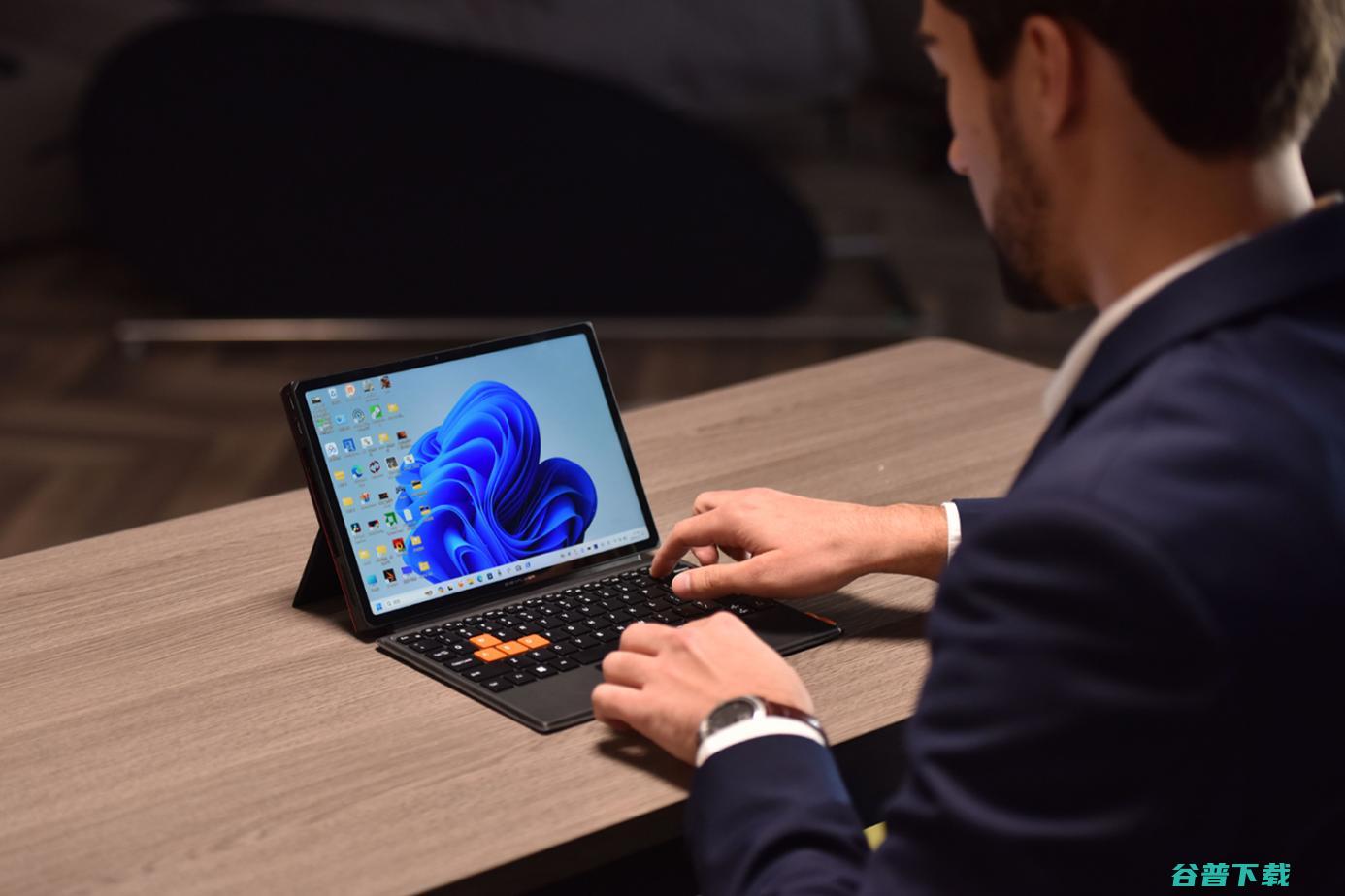 首发5699元起，OneXPlayer壹号游侠X1 mini与X1 版发布：R7 8840U配8.8