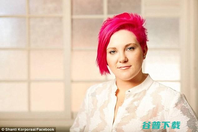 超级人类出现：女子双手植入微型芯片，从此开门不用钥匙，开电脑无须密码｜新智造