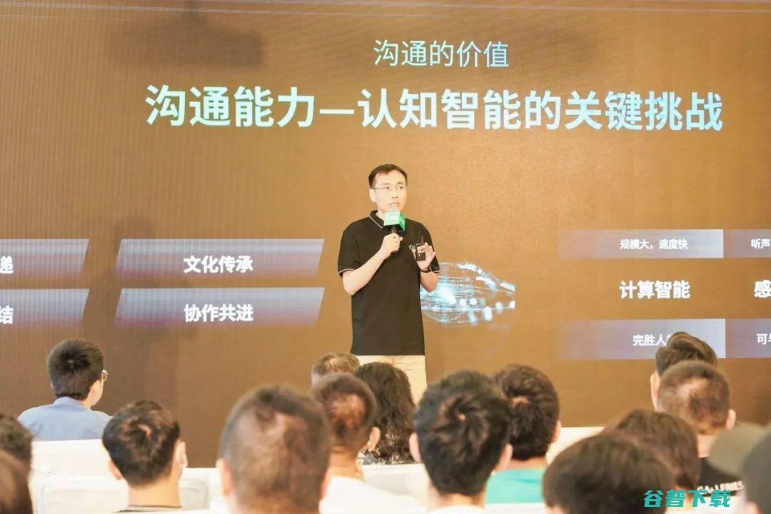 容联云发布大语言模型“赤兔”，赋能沟通2.0