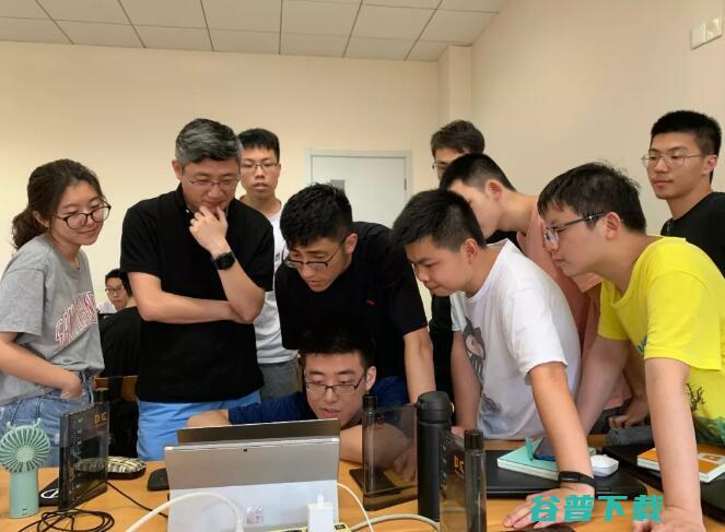 牺牲睡眠、耽误论文，三周开发出「斗地主」AI，他们拿下了今年 DeeCamp 最佳团队奖