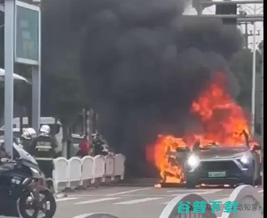 问界M7智驾包突然大规模涨价：从0元涨到3万，老车主炸了；上汽总裁称学会跪着做人才有站起来的那天；车企再次大规模裁员丨汽车早报