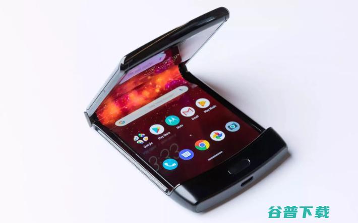 摩托罗拉 Razr 重生，从“翻盖”到“”
