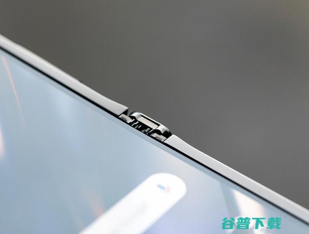 摩托罗拉 Razr 重生，从“翻盖”到“”