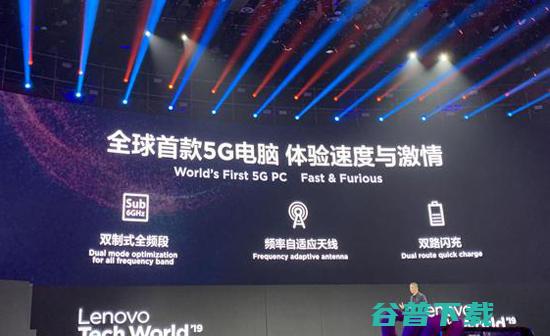摩托罗拉 Razr 重生，从“翻盖”到“”