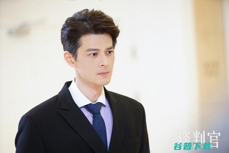 坚果亮相热播剧《官》 成“精英暖男”新标配