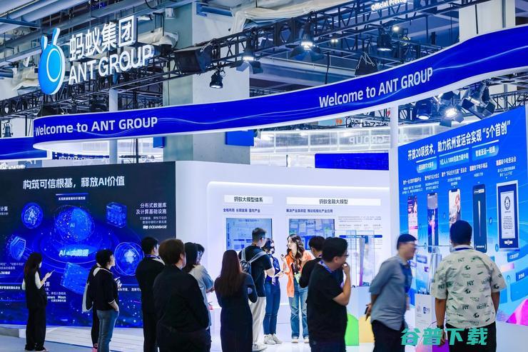 蚂蚁展上多的是AI 到对话式开发网站 黑科技 全栈技术 云栖大会探营实录 数字火炬手 从亚运 (蚂蚁大量出现是什么现象)