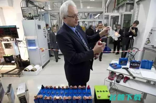 刷新纪录，中国 1 根光纤可供 135 亿人同时通话；苹果确认 4 月底将在印度生产 iPhone | 雷锋早报