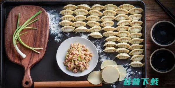 熊大爷现包饺子