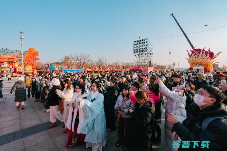 点亮“非遗”中国年 美团旅行发布2025年十大热门灯会庙会