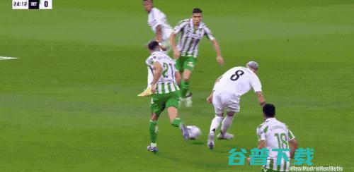 8分钟双响！姆巴佩破荒点燃伯纳乌2-0拿下苦主落后巴萨4分|西甲|贝蒂斯|巴塞罗那队|皇家马德里|基利安·麦巴比|埃内斯托·巴尔韦德|圣地亚哥·伯纳乌球场