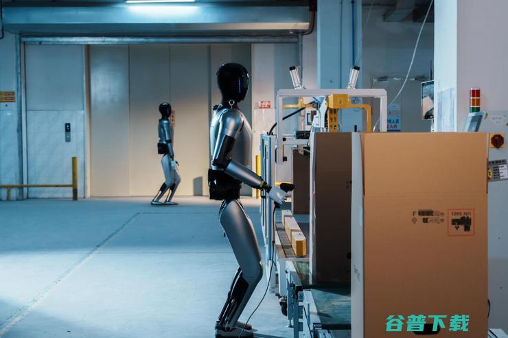 魔法原子：将于 25 年 Q1 人形新品 已进驻工厂产线训练