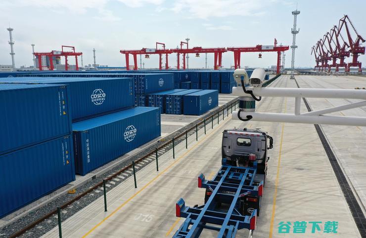 飞步科技车路云应用南通港，自动驾驶集卡车队已实现编组作业