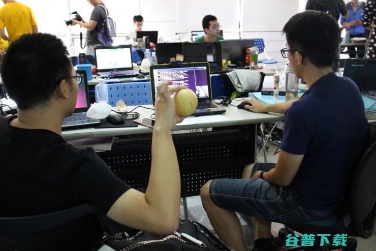 创马校园赛丨站第二天现场花絮：创客进行时