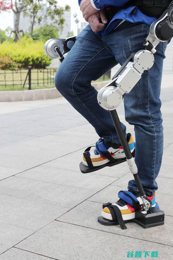 现实版《死亡搁浅》！饿了么“机甲骑士”亮相，机械外骨骼首次应用于外卖行业