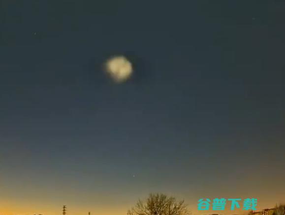 又一车企被曝裁员，售后大裁95%，内部人士回应；深圳鼎益丰暴雷，强制锁定投资者资金；理想汽车全系车型降价丨雷峰早报