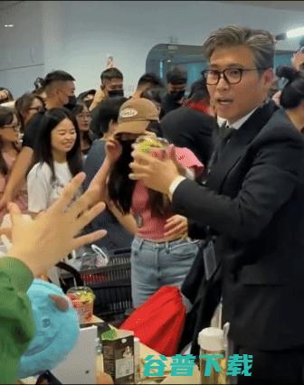 没有人会一直捅娄子，除非他是李乃文！